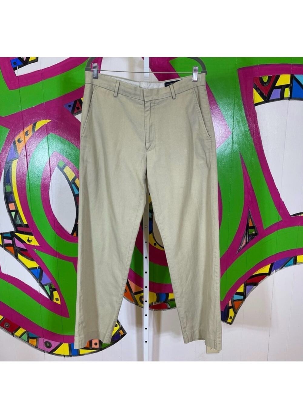 Banana Republic, Khaki Trousers. Size 33/32. Excellent condition!